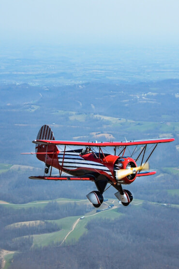 Lectii de pilotat biplanul de epoca-experiente cadou Bucuresti 