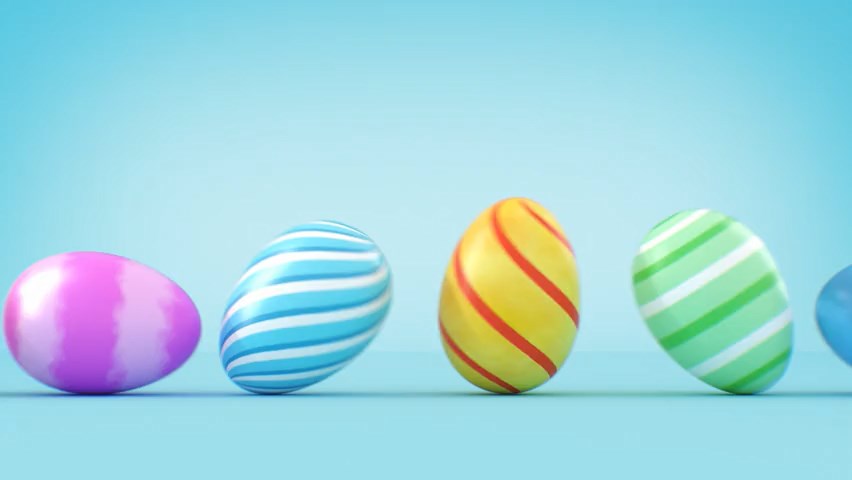 Video von rollenden bunten Ostereiern auf blauem Hintergrund