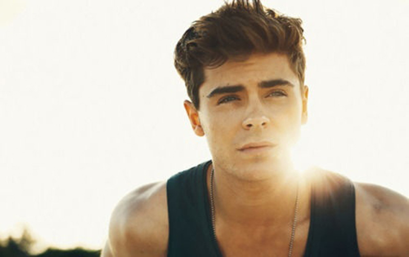 ¿Ya viste los fuertes brazos de Zac Efron?