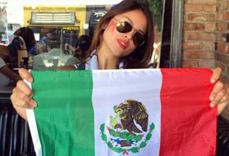 Censuran foto de Eiza González con la bandera mexicana