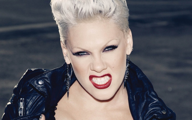 Pink no quiere ser una influencia para Miley Cyrus