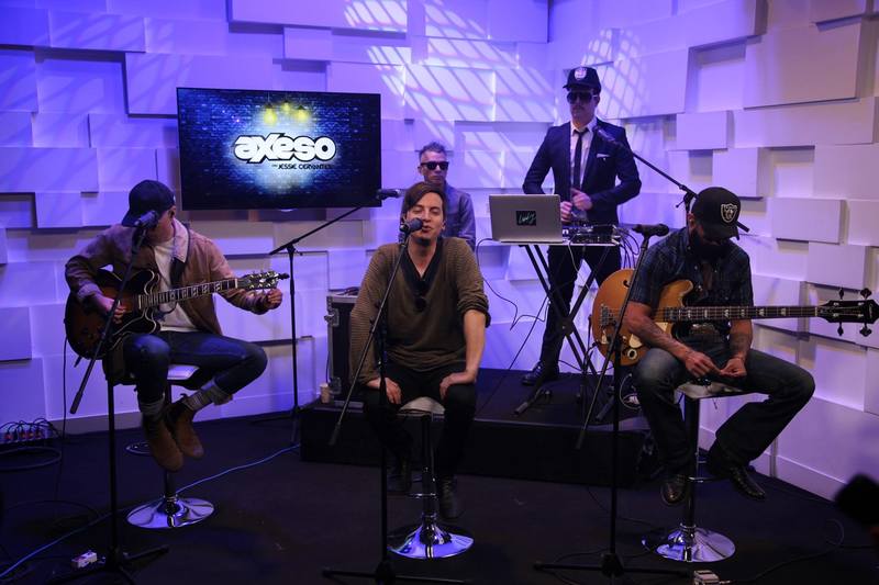 Kinky presenta ‘Nada vale más que tú’ en Jessie en Vivo