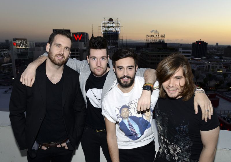 Bastille,compartió su nueva canción “Hangin”.