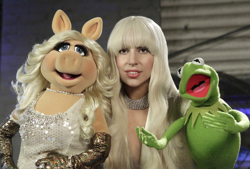 Lady Gaga festeja Acción de Gracias junto a los Muppets