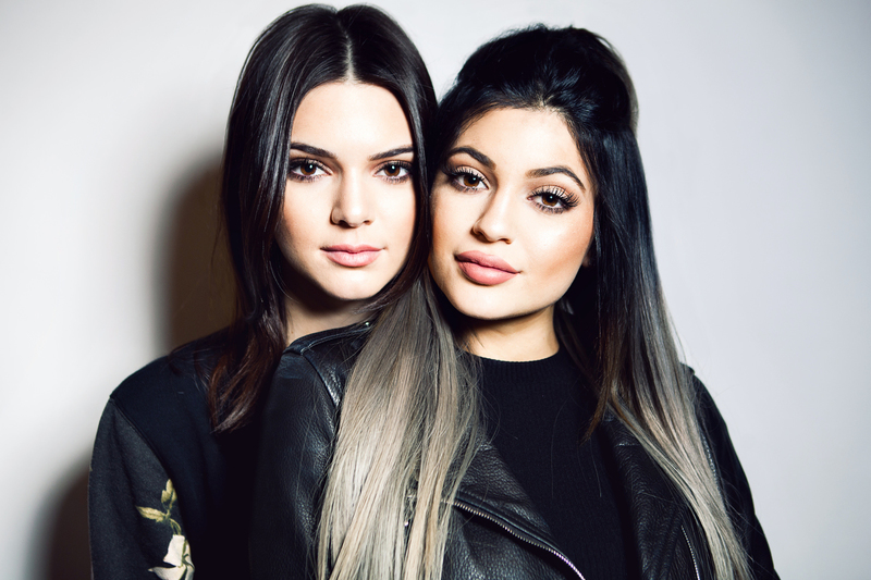 Kylie Jenner cambia el color de su piel