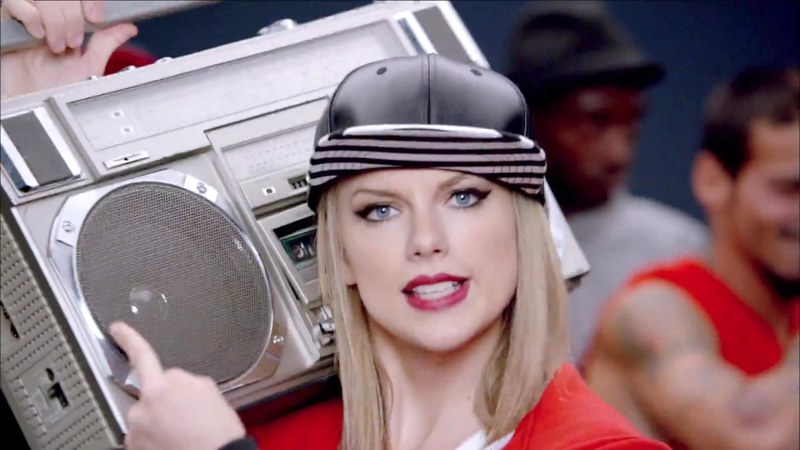 Taylor Swift sufre de dolores de cabeza por “Shake It Off”.