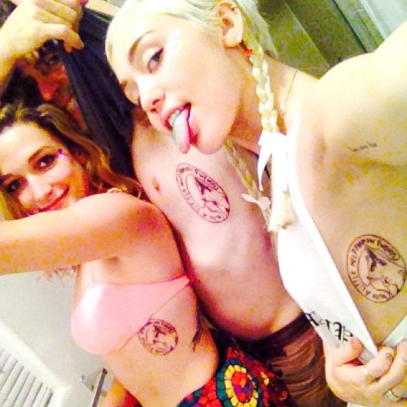 ¡Miley Cyrus se tatuó a su perro fallecido!