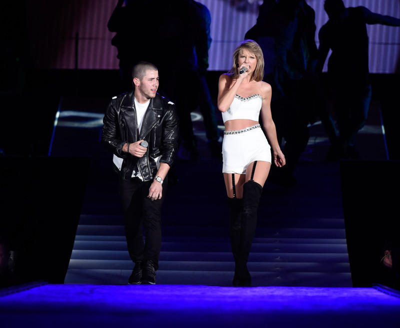 Taylor Swift y Nick Jonas se ponen “Celosos” juntos.