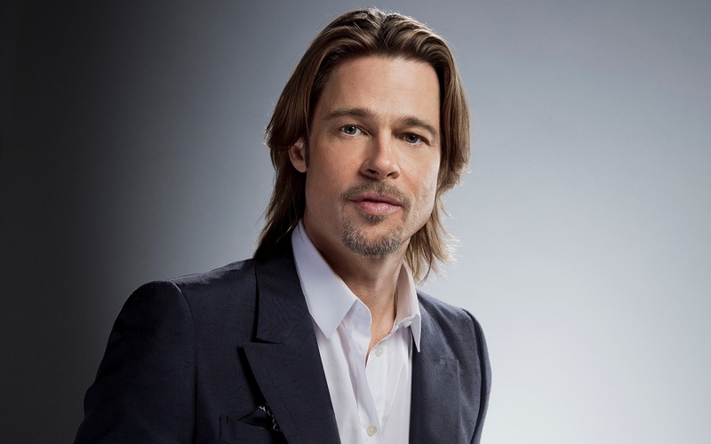 ¡Brad Pitt rifa cena con una afortunada fan!