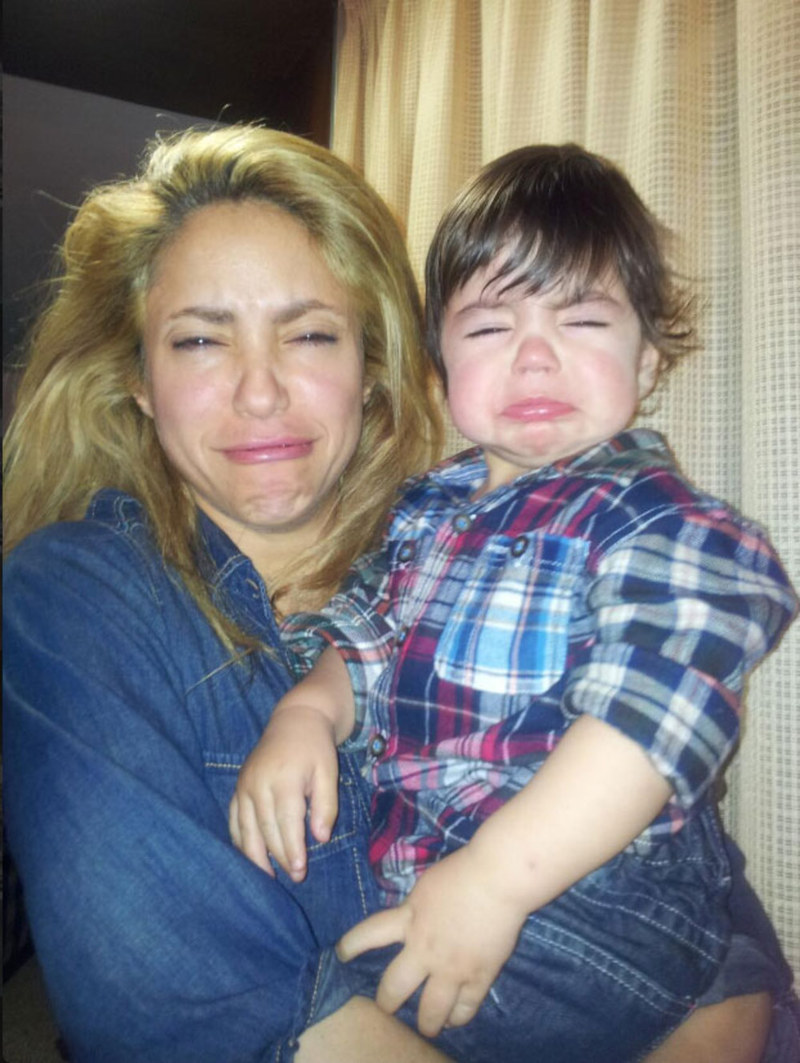 Shakira enseña a leer a su hijo Milan