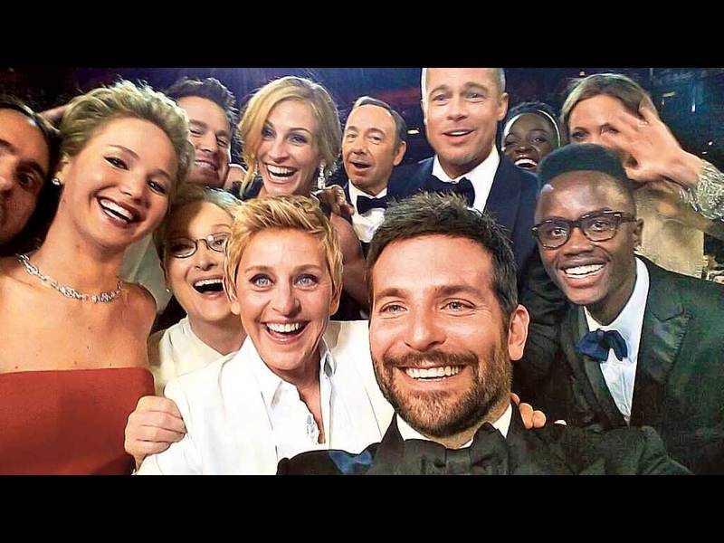 10 versiones de la selfie más famosa de la historia