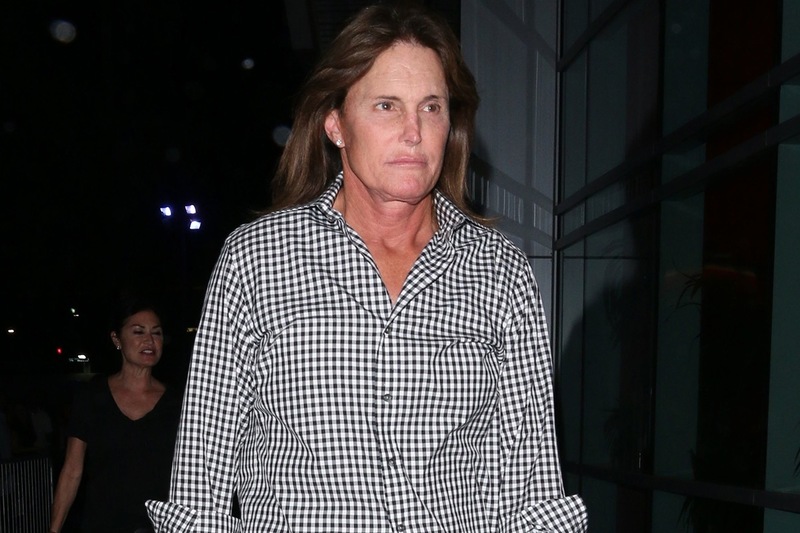 Bruce Jenner se puso implantes en los senos