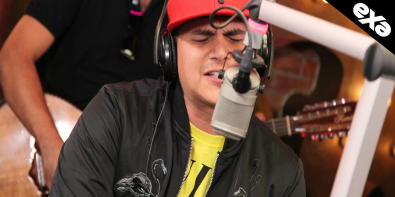 Regulo Caro sorprende con su estilo musical