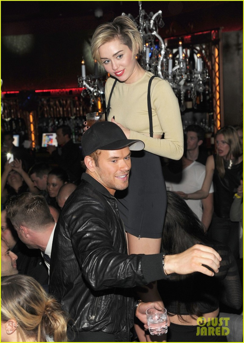 Kellan Lutz niega estar saliendo con Miley Cyrus