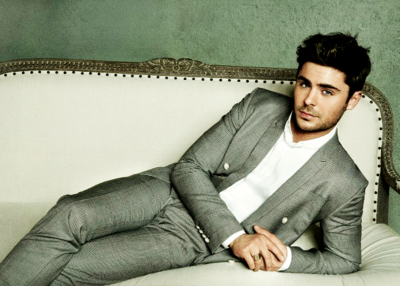 Zac Efron semi desnudo en la calle