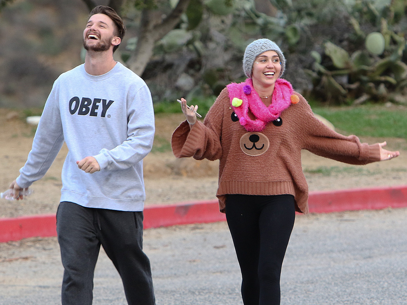 Miley sube foto de su “hijo” con Patrick