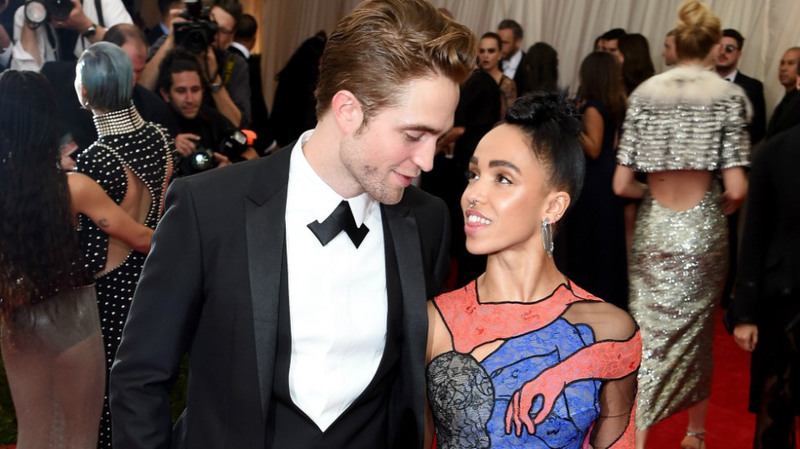 ¡Robert Pattinson y su novia se casan oficialmente!