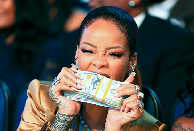 ¡Rihanna disfruta de una Stripper y le paga!