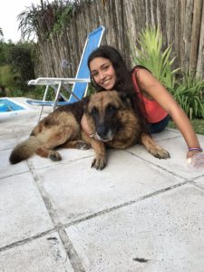 Influencer es atacada por su perro foto