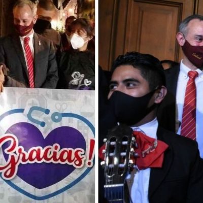 Club de fans de López-Gatell le lleva serenata en Palacio Nacional