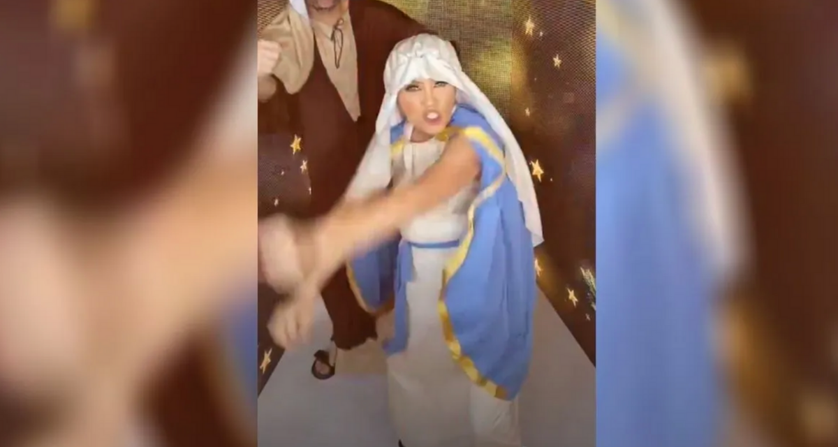 Yuri se viste de Virgen María para bailar reggaetón, le llueven críticas