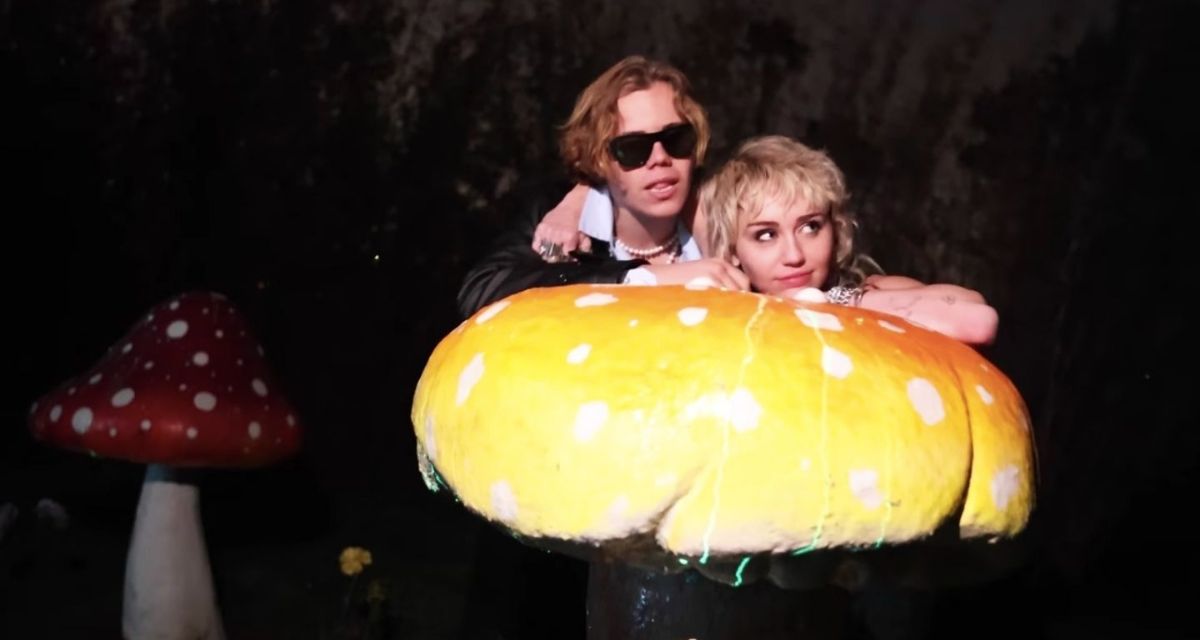 Miley Cyrus y The Kid LAROI unen fuerzas en “Without You”