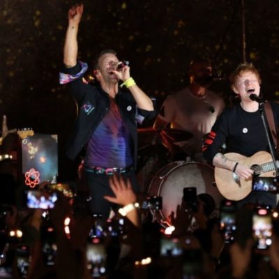 Coldplay y Ed Sheeran cantan juntos \