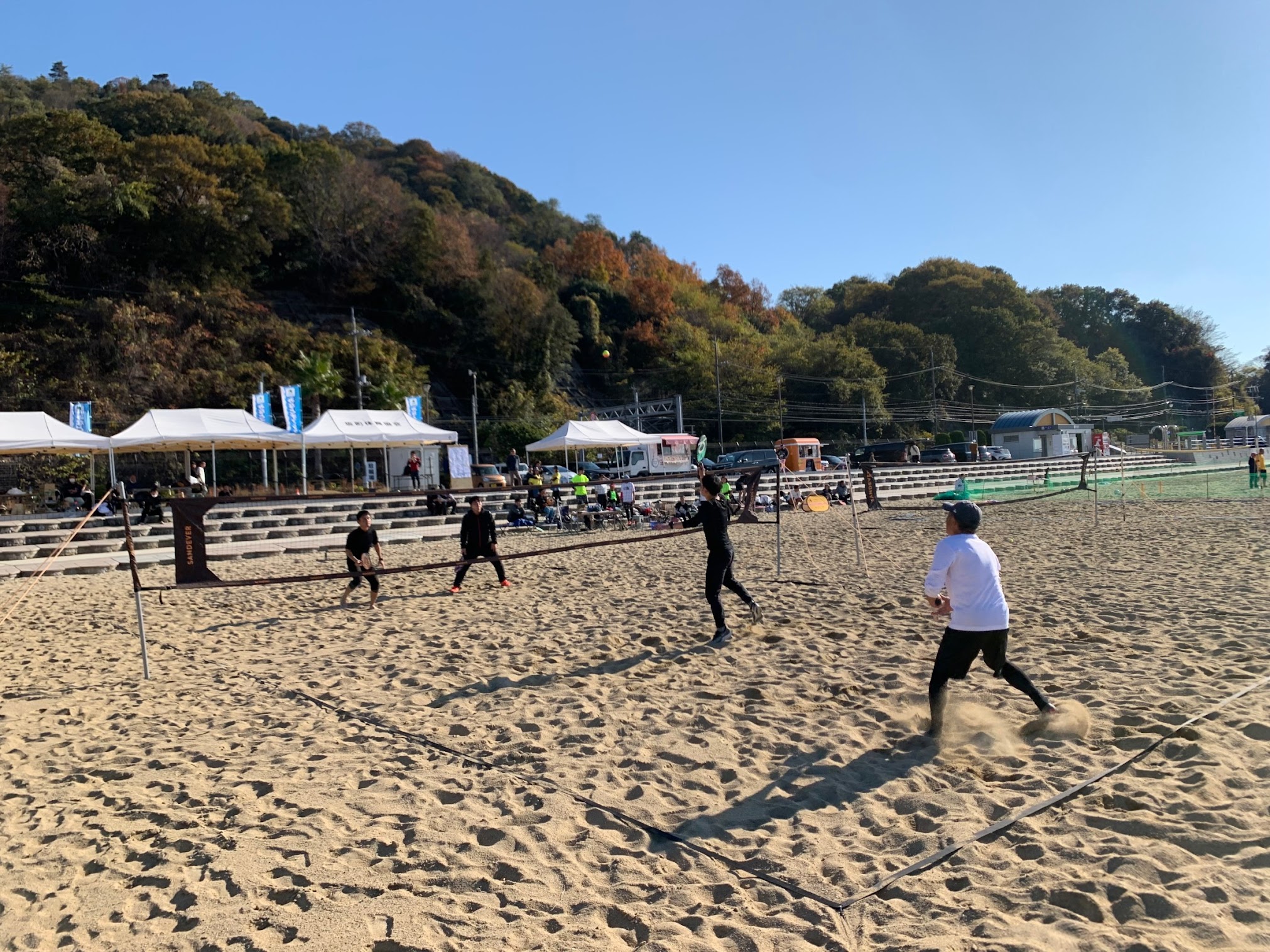 ひきフェス キャンバスボード 今日は、淀川河川敷公園枚方地区で行われる無料野外ロック