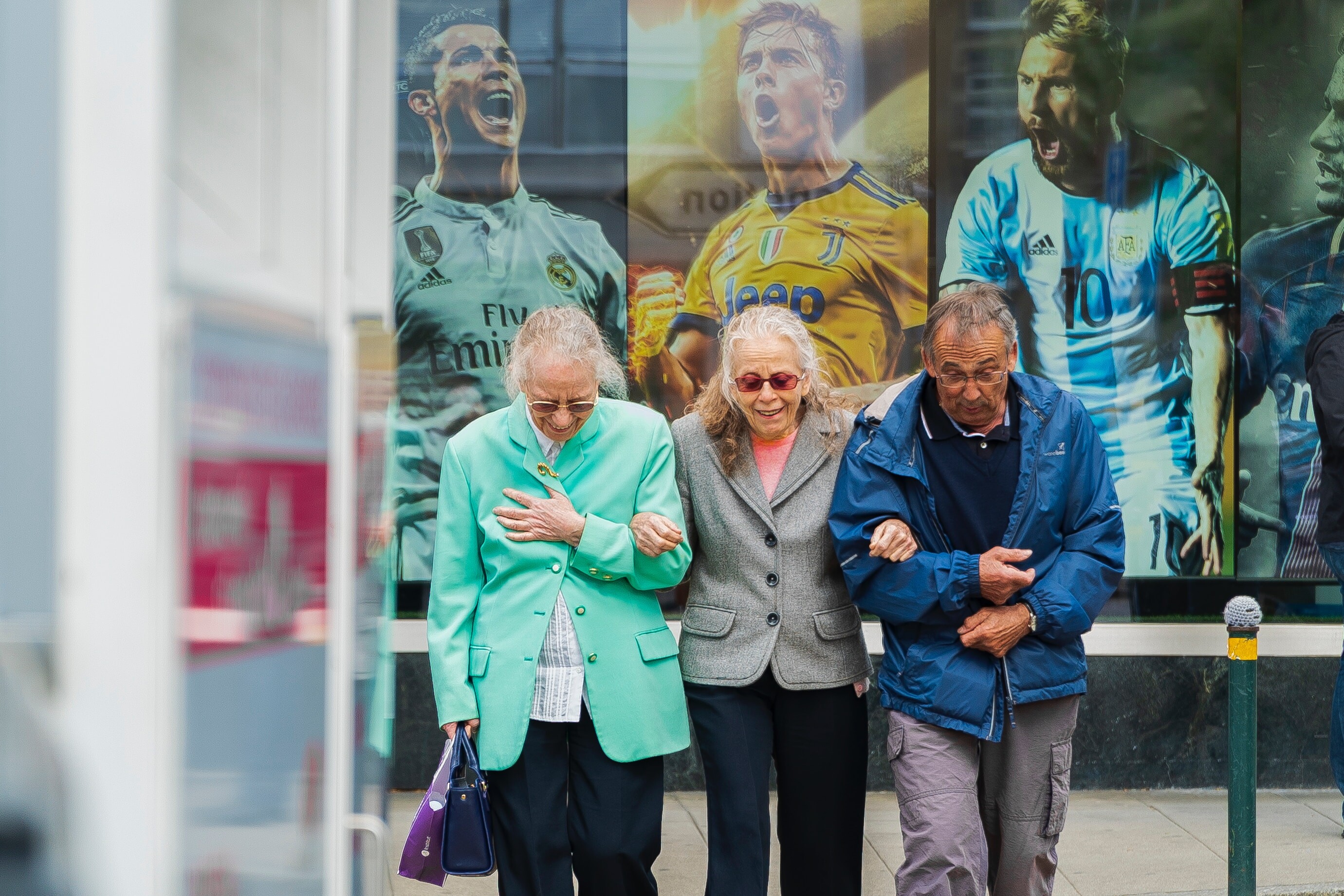 Leg de focus op ouderen in de retail