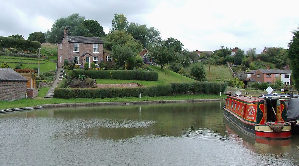 Canal basin east of Barnton Tunnel, Cheshire