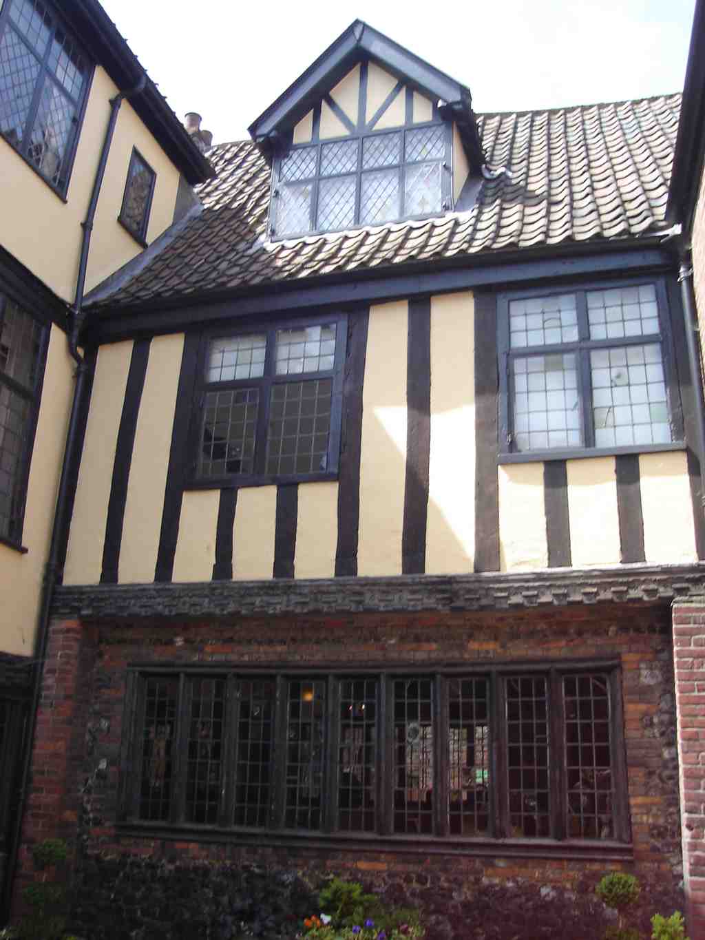 Norwich Audio Tour: Norwich's Echoes of Legacy and Light