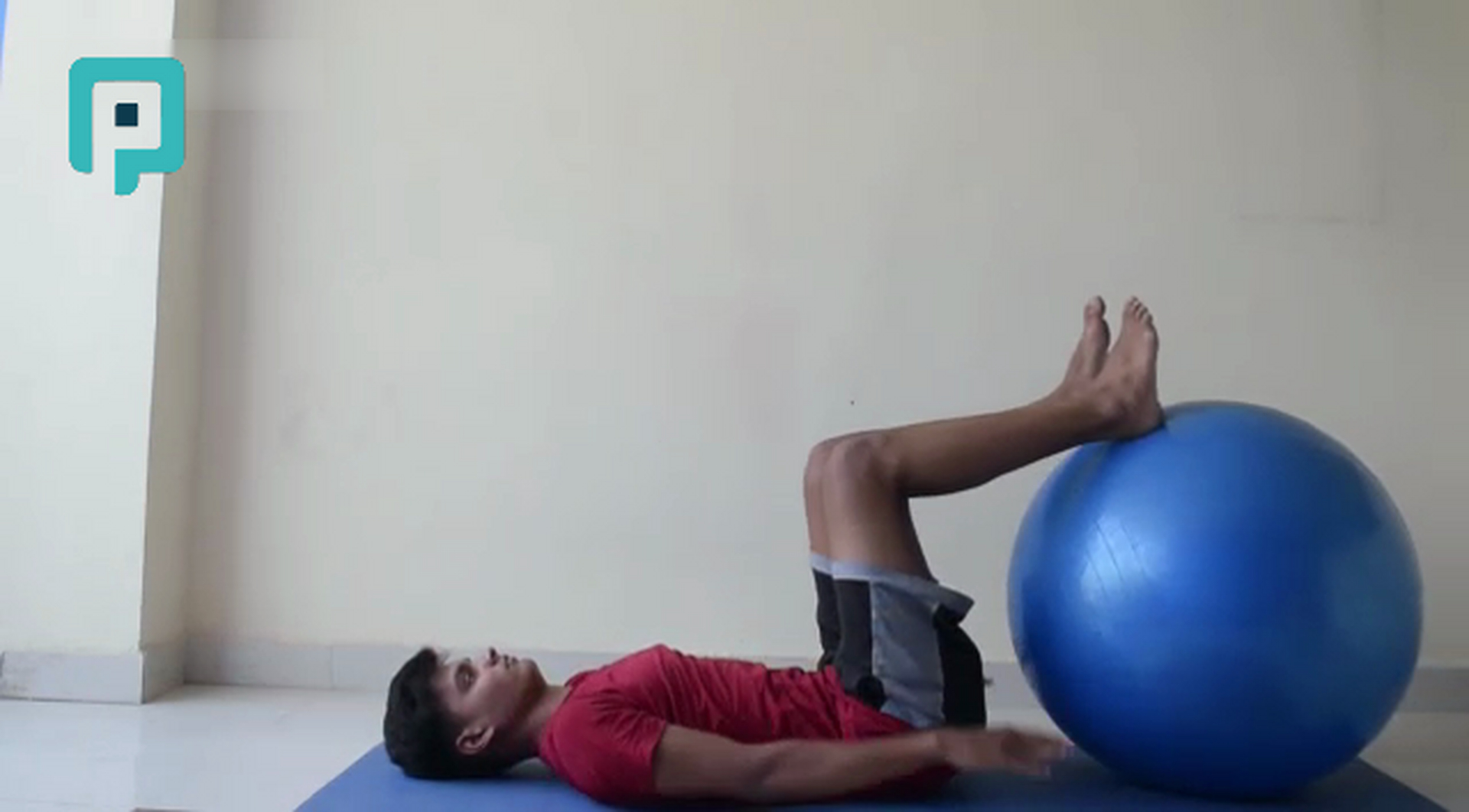 supine simultaneous shoulder flexion with ball knee extension - beginner Trunk exercise