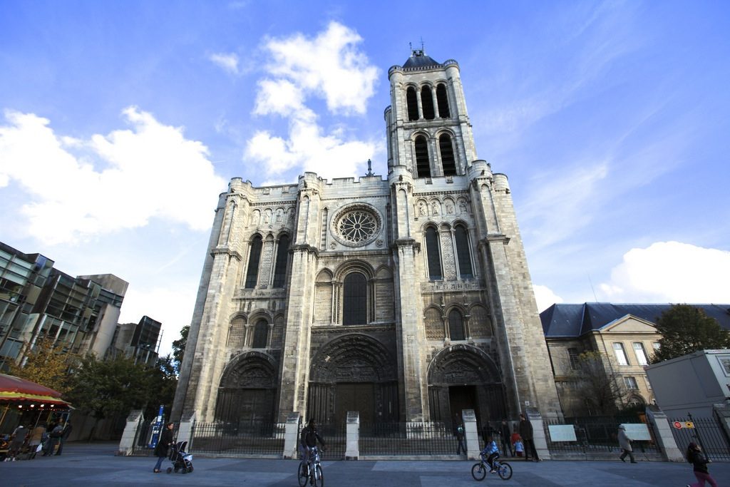 La façade de la basilique de Saint-Denis / DR