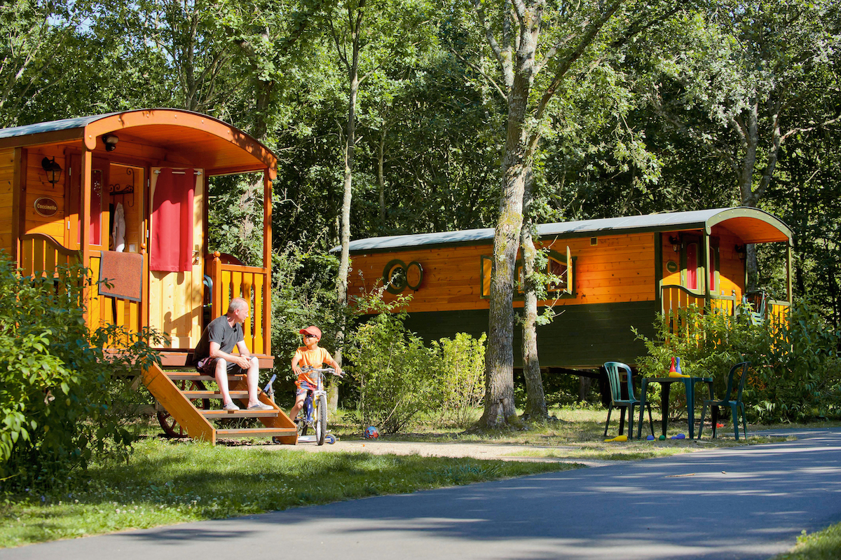 Les roulottes de l'Île de loisirs de Bois-le-Roi / © UCPA - Vincent Colin