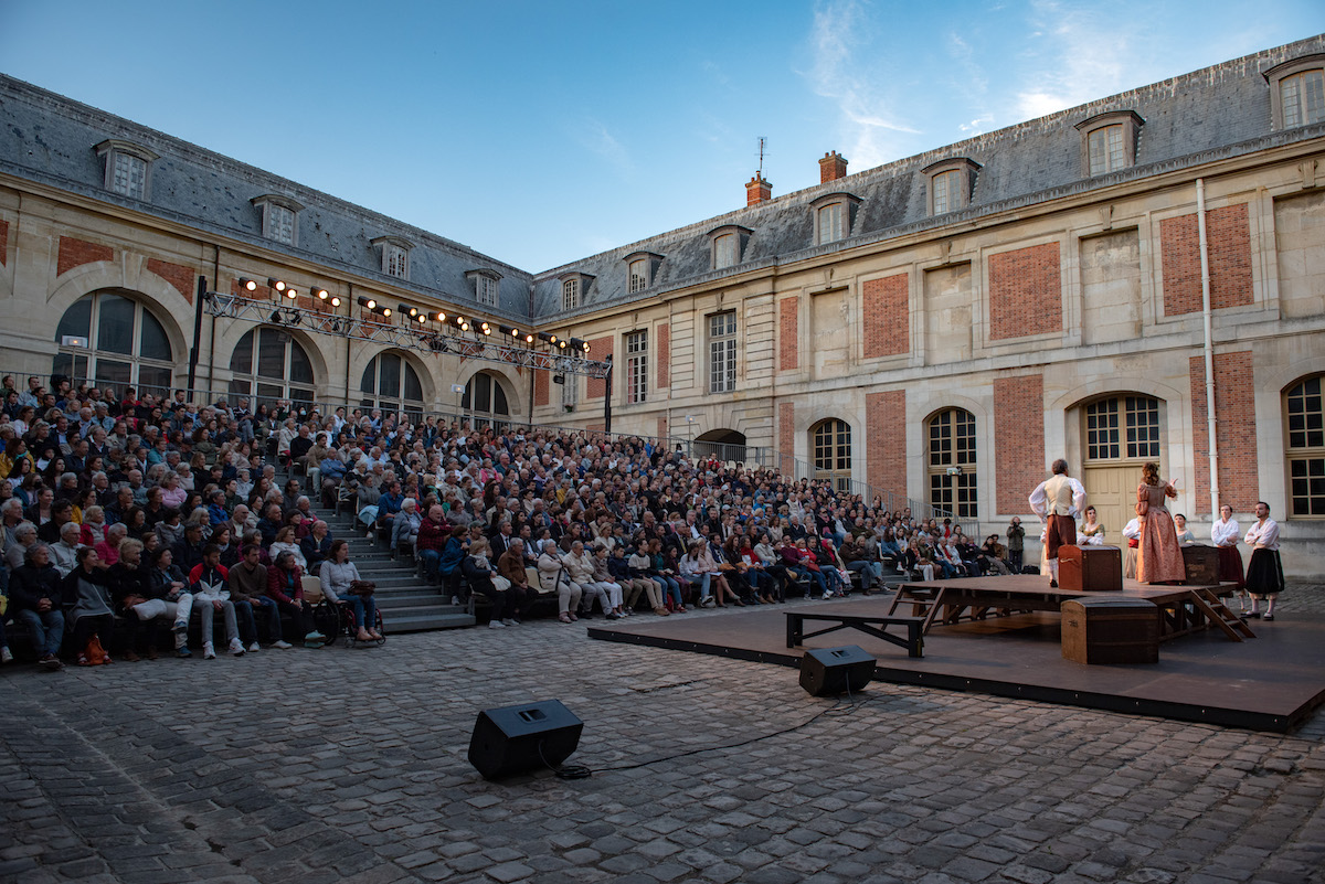 "L’Impromptu de Versailles" mis en scène par Anthony Magnier dans les rues de Versailles / © Ville de Versailles / Marc Olivier Carion