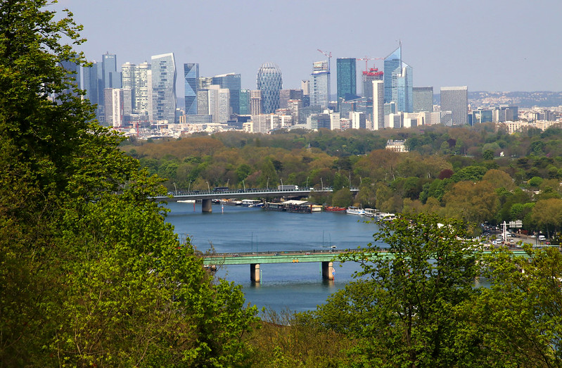 La vue sur La Défense depuis le parc de Saint-Cloud, 120 ha plus grand que Central Park / © Guillaume Baviere (Creative commons - Flickr)