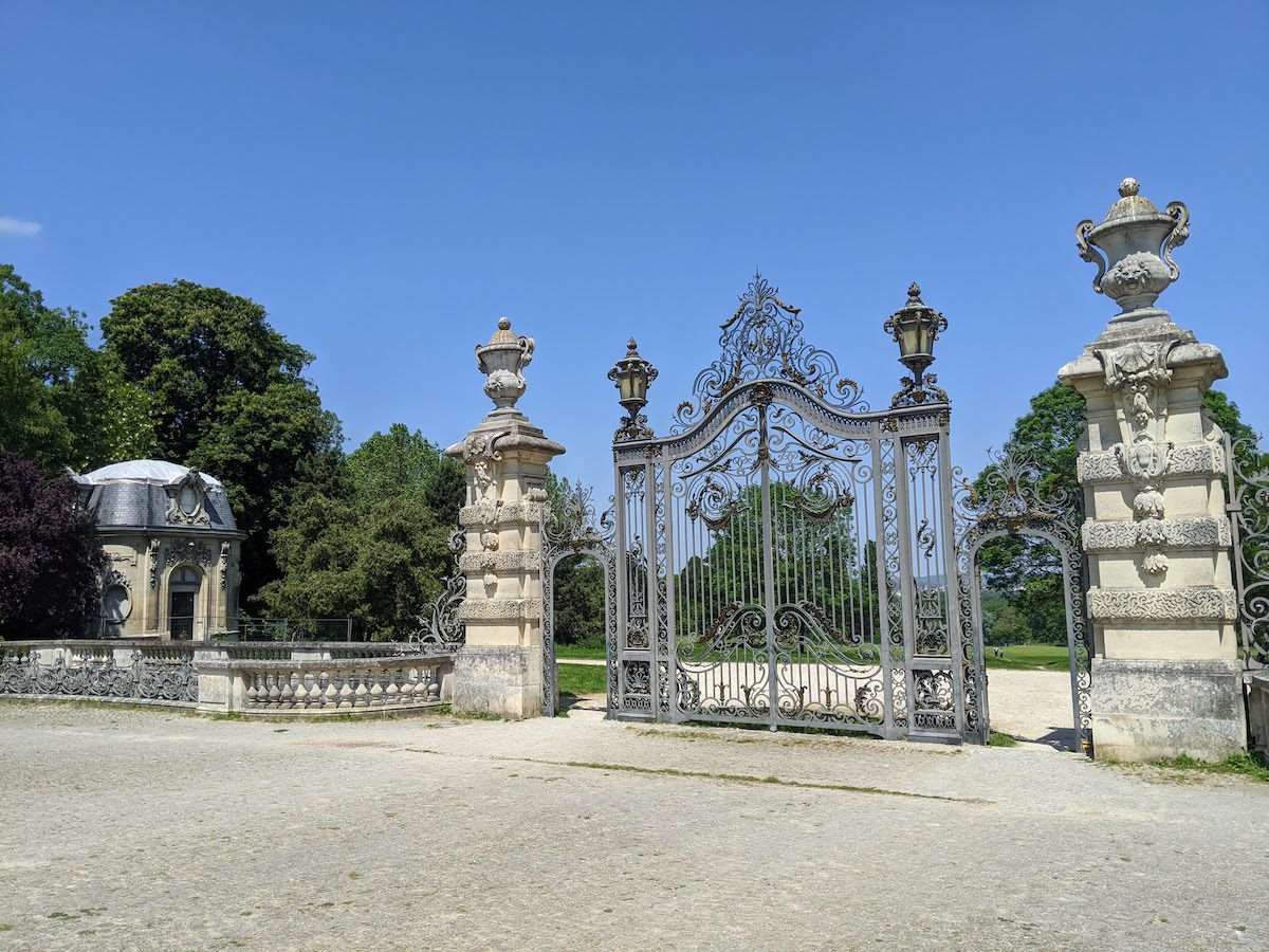 La grille du parc de Noisiel / © Rémi Belot pour Enlarge your Paris