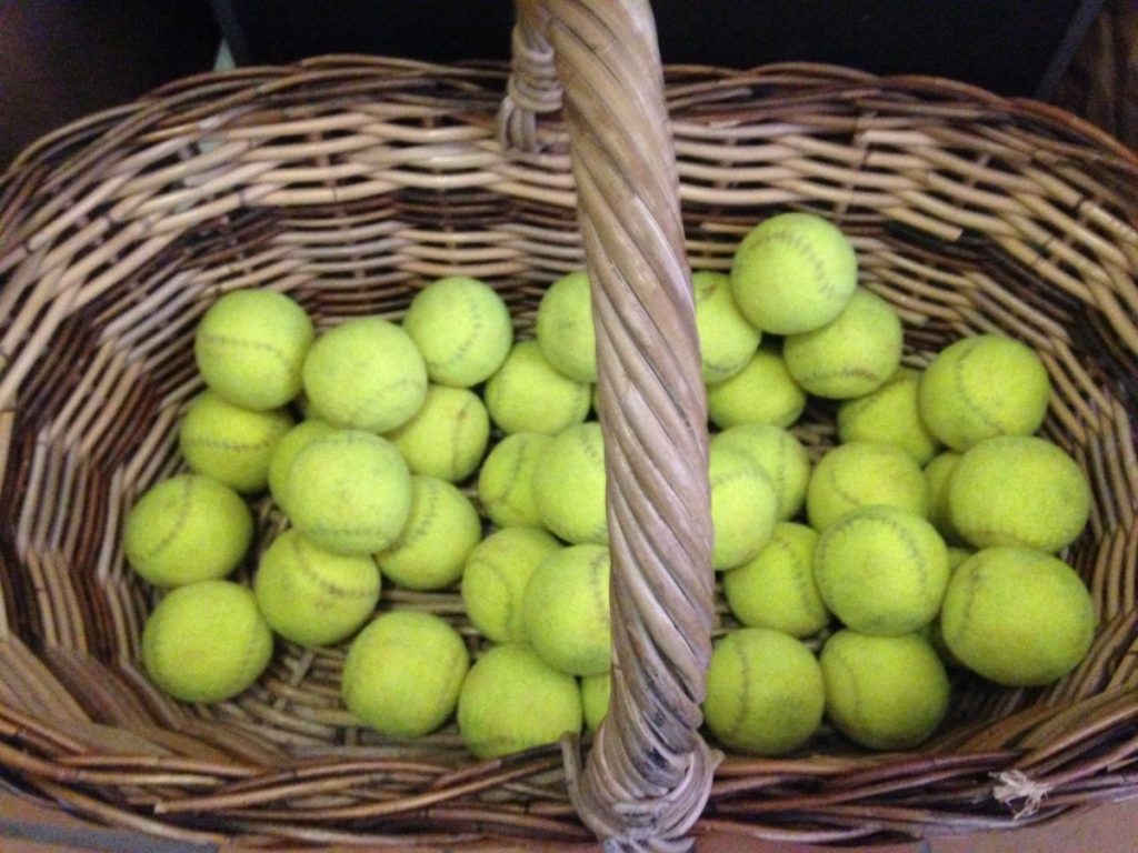 Panier de balles faites maison / © Steve Stillman pour Enlarge your Paris