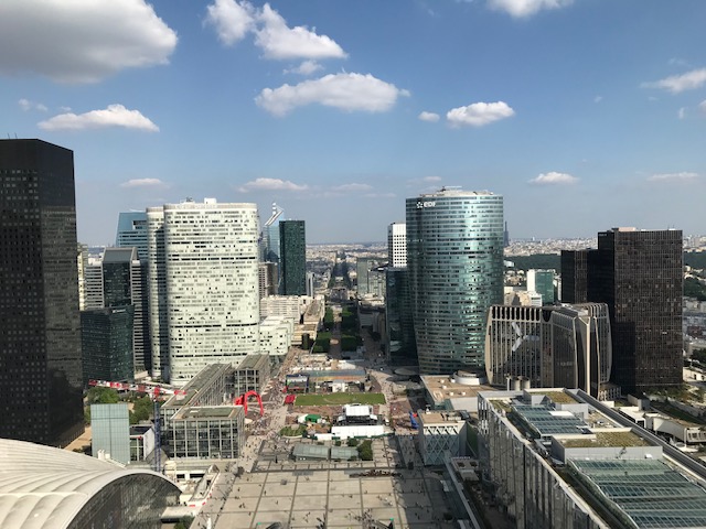 La vue depuis le toit de l'Arche de La Défense / © Steve Stillman pour Enlarge your Paris  