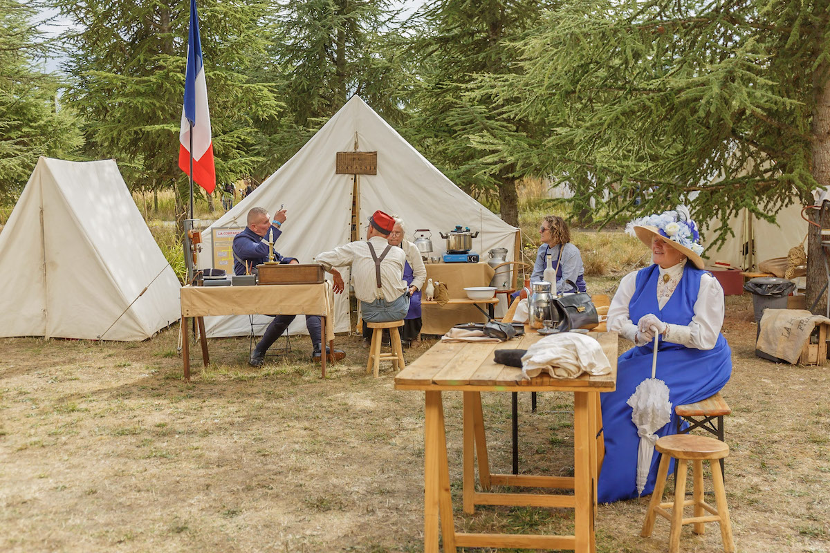 Des figurants lors du « Week-end de reconstitution historique 14-18 » au musée de la Grande Guerre à Meaux / © Musée de la Grande Guerre