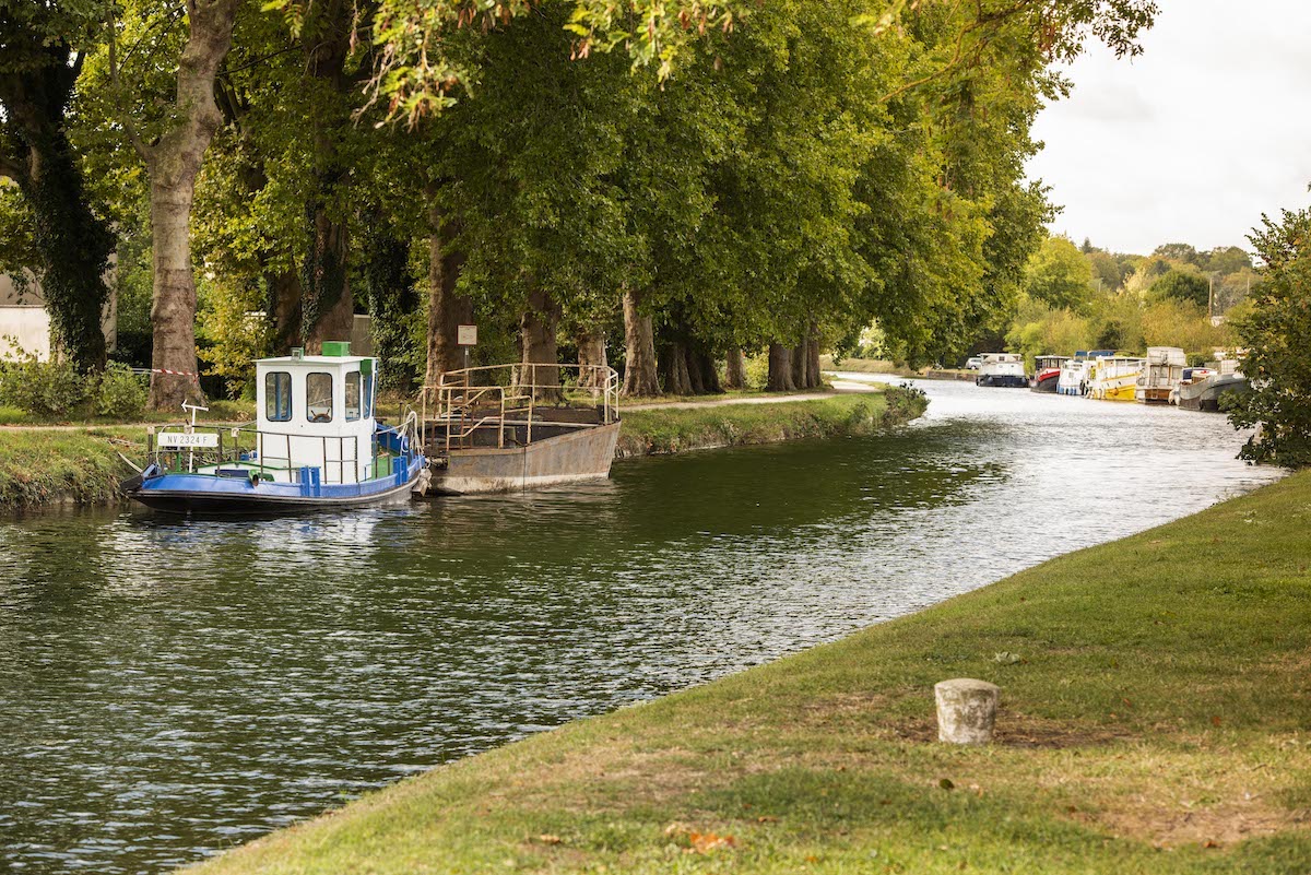 Le canal du Loing à Nemours / © C. Badet