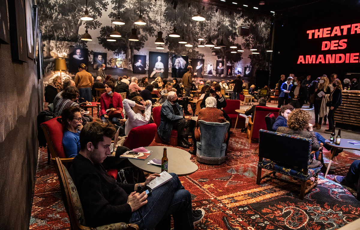 Le café du théâtre des Amandiers est ouvert même en dehors des spectacles / © Geraldine Aresteanu