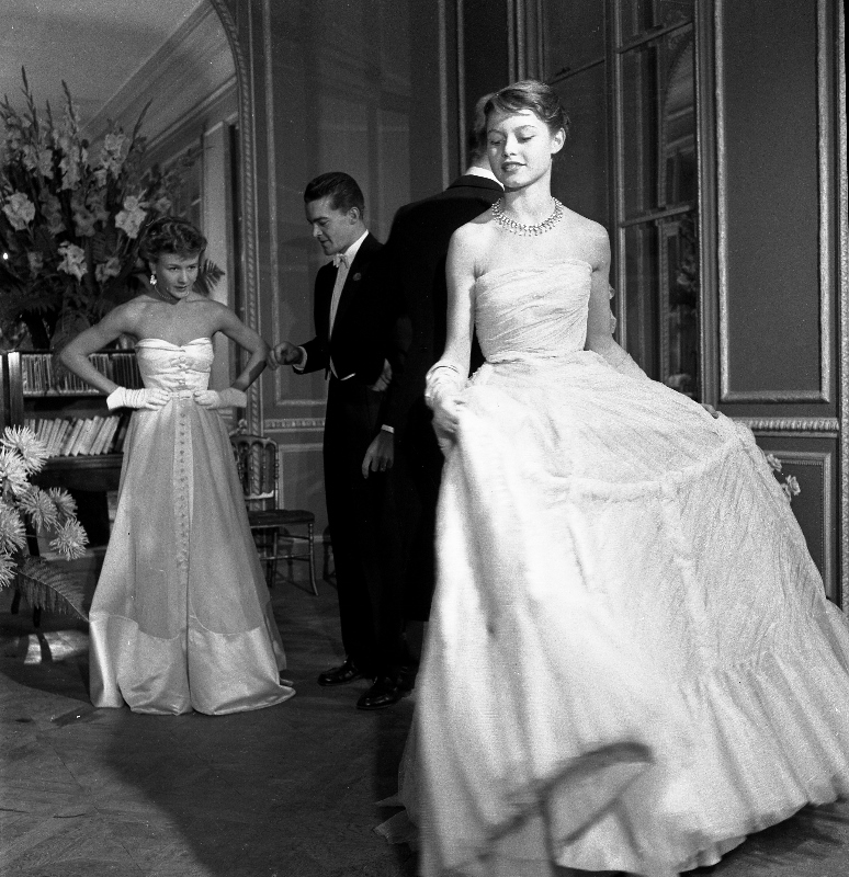 Brigitte Bardot pour le Jardin des modes, 1950 © Atelier Robert Doisneau