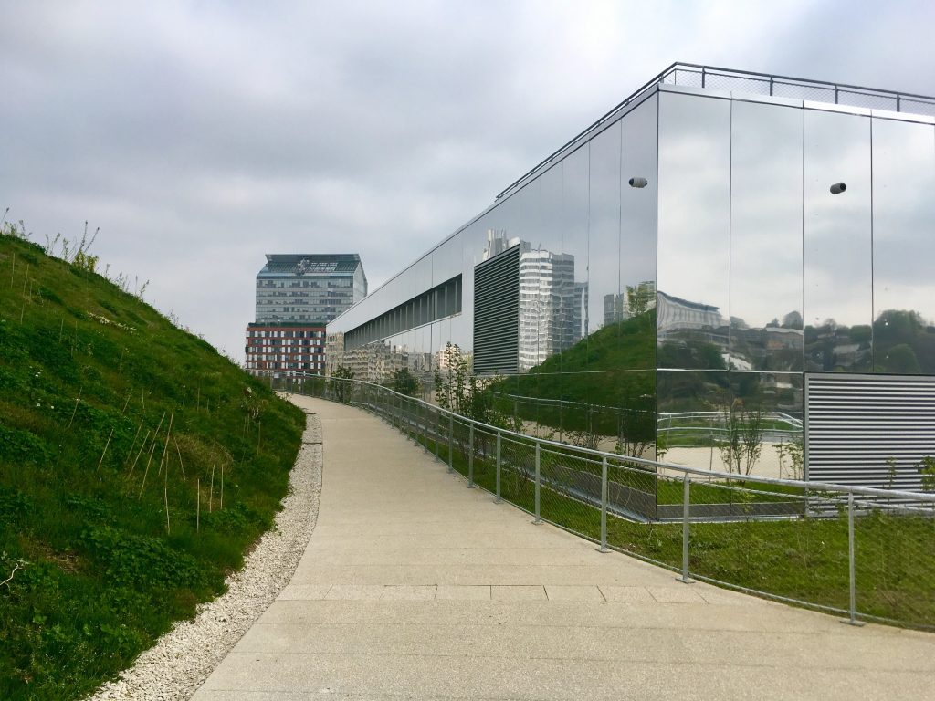 Le toit de la Seine musicale sur l'île Seguin à Boulogne / © Julie Gourhant