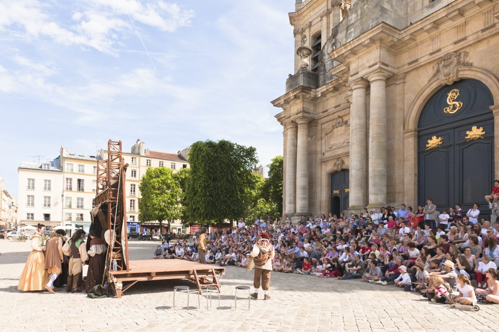 Commedia place de la cathédrale Saint Louis © Ville de Versailles