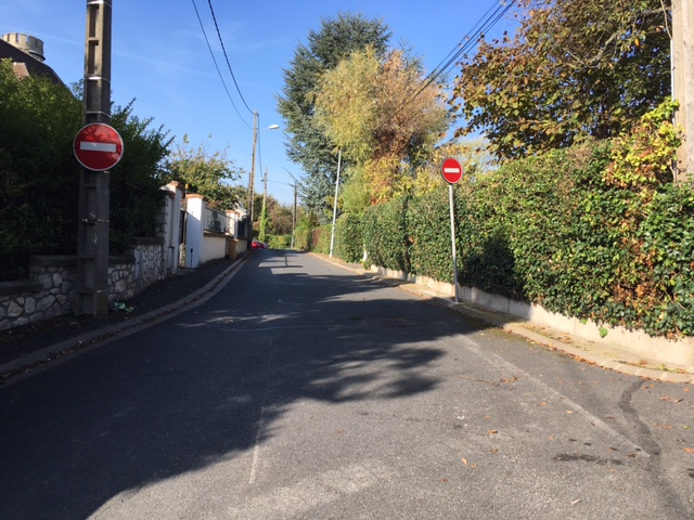 Panneau sens interdit rue des bergères à Montigny-lès-Cormeilles / © Steve Stillman pour Enlarge your Paris