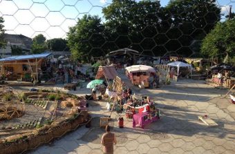 La petite ferme dans la prairie à Bobigny