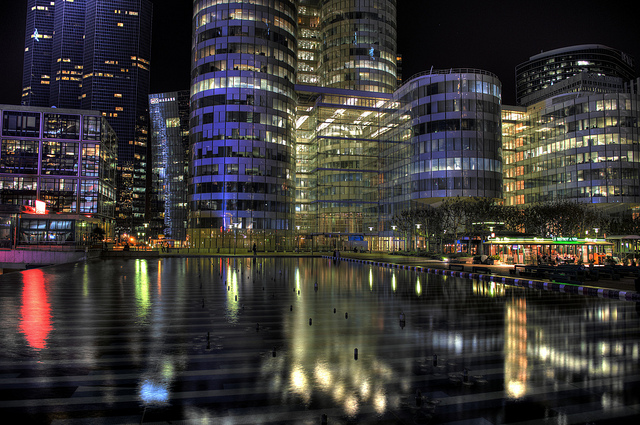 La fontaine Agam sur le parvis de La Défense / © Rog01 (Creative commons - Flickr)