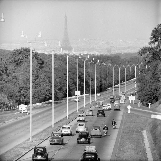 Retour de vacances sur l'autoroute de l'Ouest. 30 août 1959.