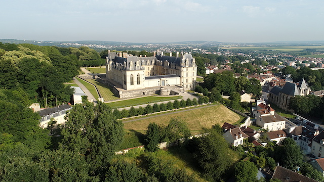 Le château d'Ecouen dans le Val-d'Oise / © RMN